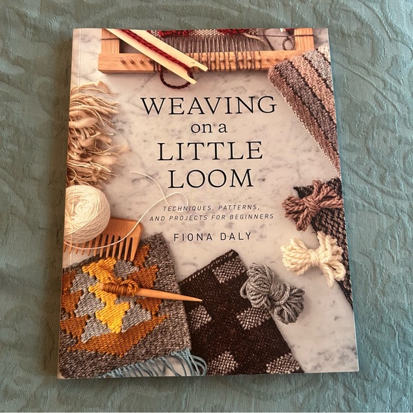 Weaving On A Little Loom For Beginners Techniques & Projects Soft Back Book - Picture 2 of 10